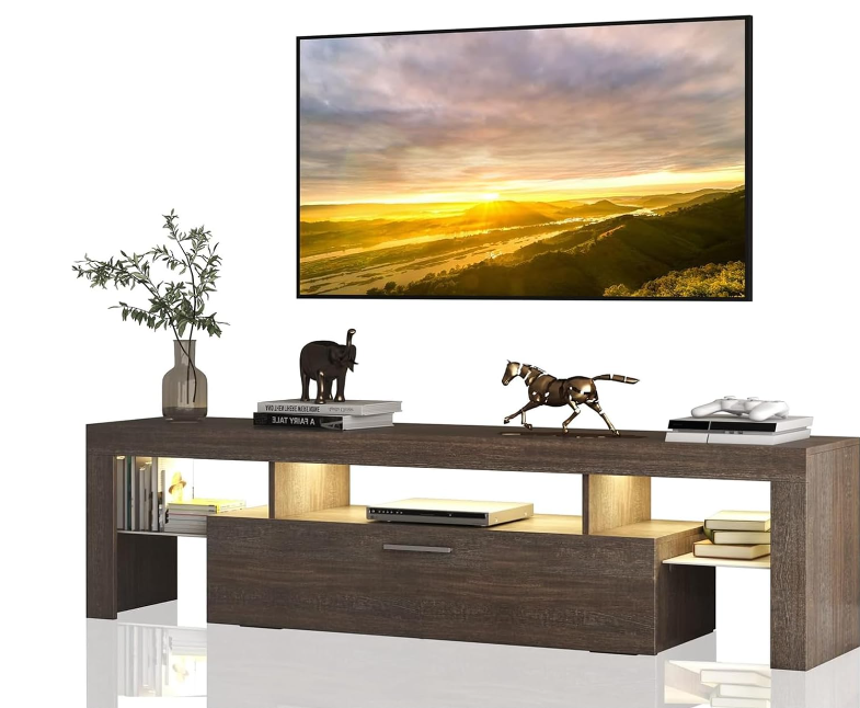 Mueble Marrón para TV de 55" con Luz LED Dinámica, Toma de Corriente, Cajón y Estante Organizador de Vidrio